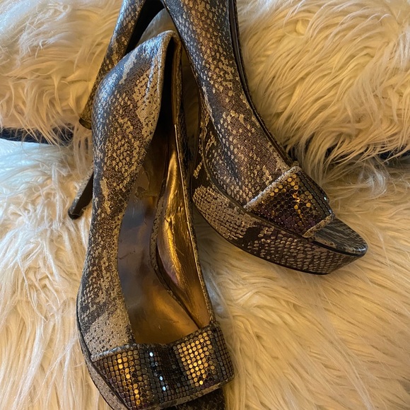 High Shoes - Picture 2 of 4